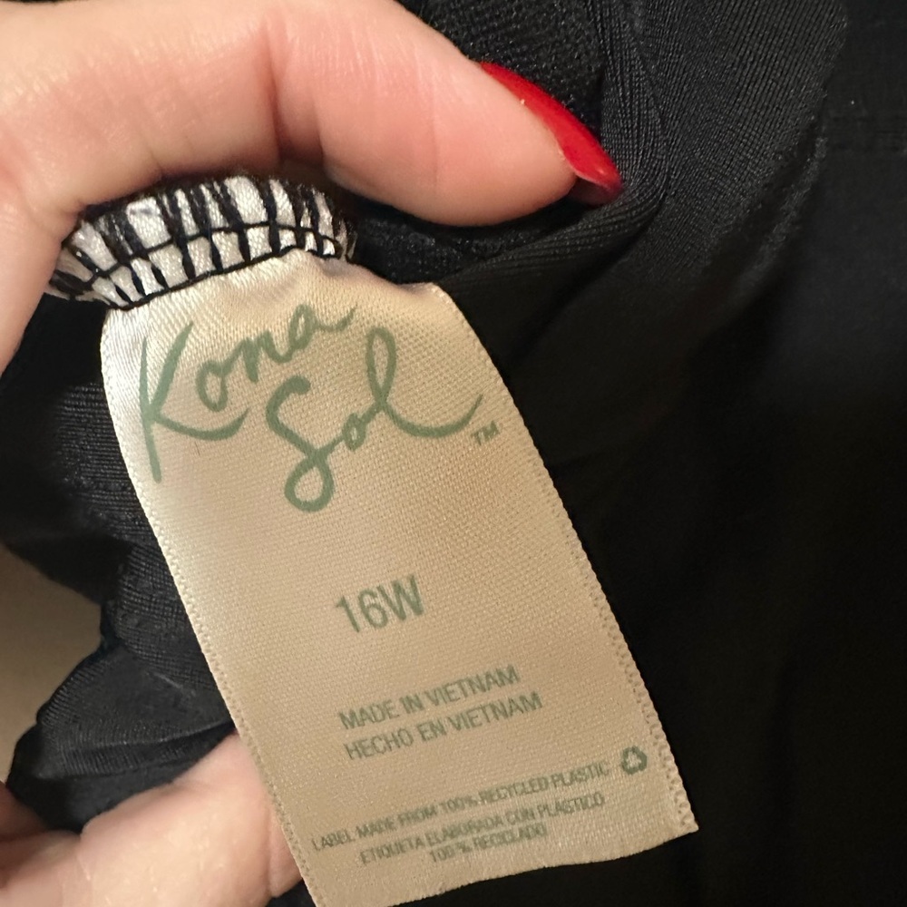 Black Scalloped One-Piece Swimsuit - Picture 3 of 6